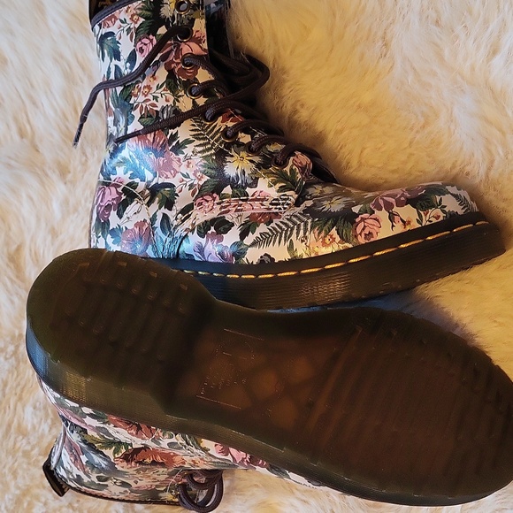 Dr Martin Lace Up Floral Lace-Up Boots - Picture 7 of 11